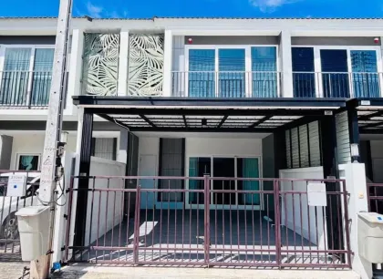 บ้านทาวน์โฮม 2 ชั้น สไตล์โมเดิร์น ให้เช่า ใกล้ Blue Tree