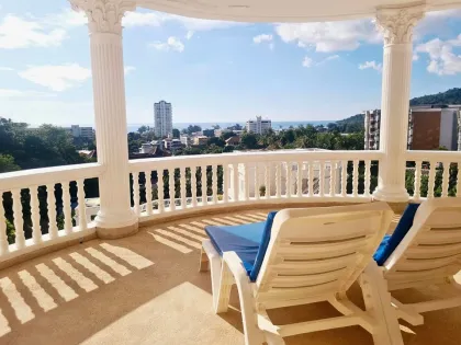 Apartamento de 1 dormitorio con vista al mar en Karon