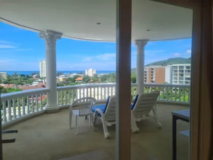 Apartamento de 1 dormitorio con vista al mar en Karon