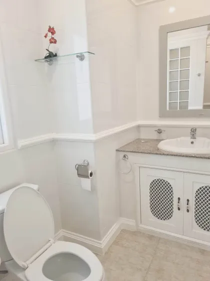 Apartamento de 1 dormitorio con vista al mar en Karon