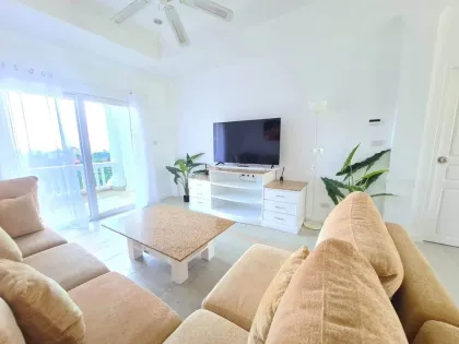 Apartamento de 1 dormitorio con vista al mar en Karon