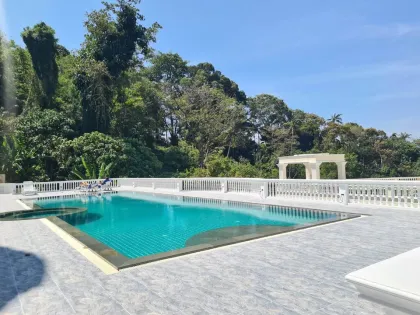 Apartamento de 1 dormitorio con vista al mar en Karon