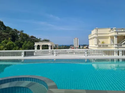 Apartamento de 1 dormitorio con vista al mar en Karon