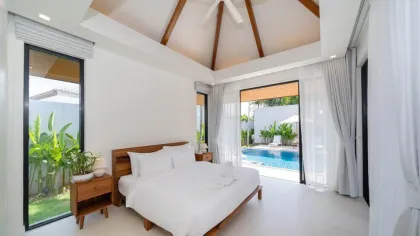 Moderne tropische Poolvilla mit 4 Schlafzimmern zum Verkauf in Layan
