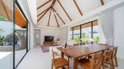Moderne tropische Poolvilla mit 4 Schlafzimmern zum Verkauf in Layan