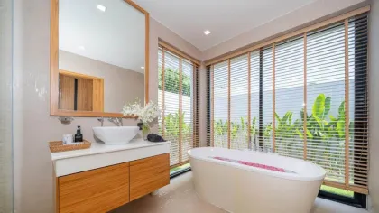 Moderne tropische Poolvilla mit 4 Schlafzimmern zum Verkauf in Layan