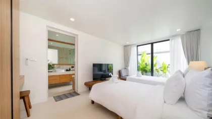 Moderne tropische Poolvilla mit 4 Schlafzimmern zum Verkauf in Layan