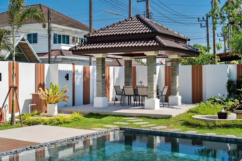 วิลล่าพร้อมสระว่ายน้ำ 4 ห้องนอนในท่าลาง ภูเก็ต