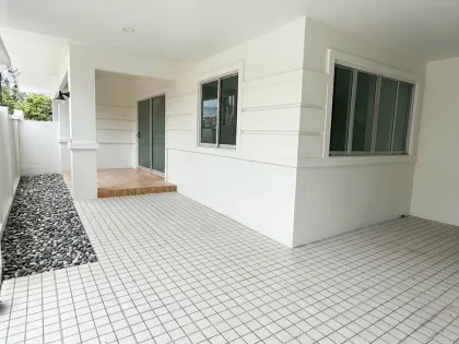 Отремонтированный таунхаус с 2 спальнями в Phanason Garden Home, Thalang