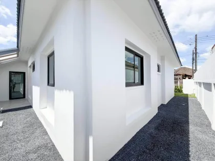 บ้านมุมชั้นเดียวตกแต่งใหม่ใน Phuket Villa California