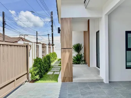 บ้านมุมชั้นเดียวตกแต่งใหม่ใน Phuket Villa California