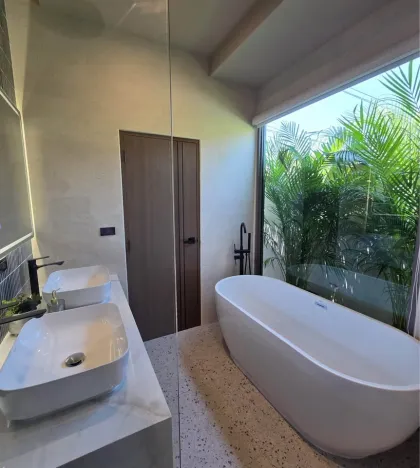 Villa neuve 4 chambres avec piscine à Rawai
