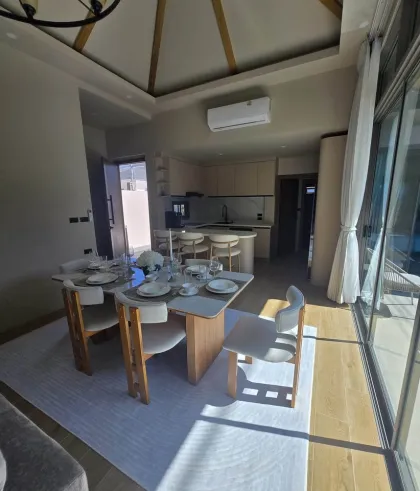 Villa neuve 4 chambres avec piscine à Rawai