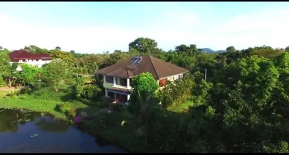 Villa 4 Chambres au Bord du Lac avec Vue sur le Lac à Chalong