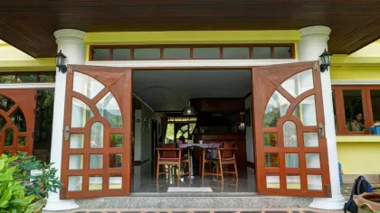Villa 4 Chambres au Bord du Lac avec Vue sur le Lac à Chalong