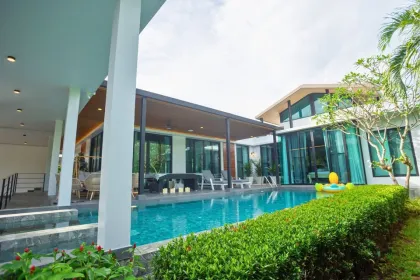 Luxury 4 Bedroom Villa with Pool in Nai Harn Baan Bua
