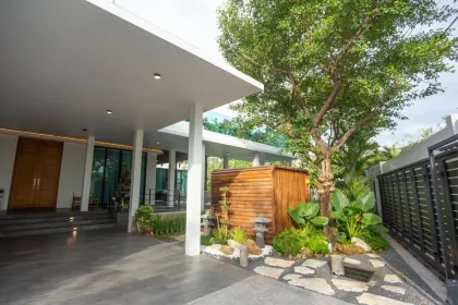 Luxury 4 Bedroom Villa with Pool in Nai Harn Baan Bua