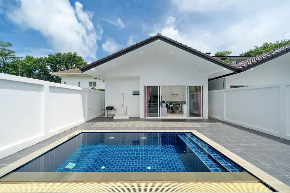 Private Poolvilla zum Verkauf in Chalong, Phuket