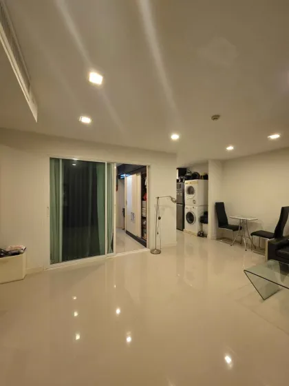 2-Zimmer-2-Badezimmer-Wohnung im Kris Condo Patong
