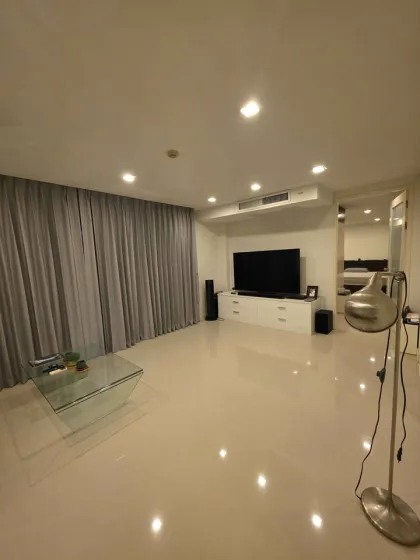 2-Zimmer-2-Badezimmer-Wohnung im Kris Condo Patong