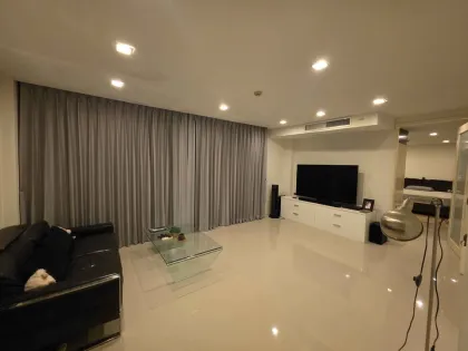 2-Zimmer-2-Badezimmer-Wohnung im Kris Condo Patong