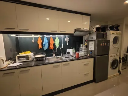 2-Zimmer-2-Badezimmer-Wohnung im Kris Condo Patong