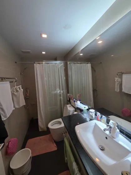 2-Zimmer-2-Badezimmer-Wohnung im Kris Condo Patong