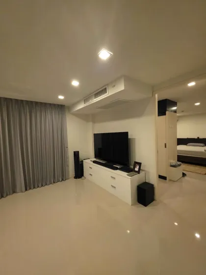 2-Zimmer-2-Badezimmer-Wohnung im Kris Condo Patong