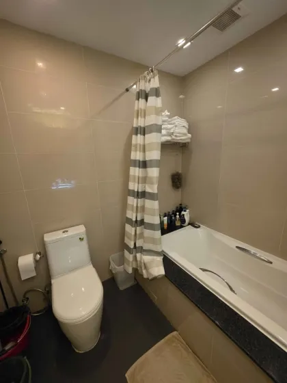 2-Zimmer-2-Badezimmer-Wohnung im Kris Condo Patong