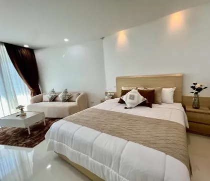 1 спальня, 1 ванная, кондо The Beachfront Rawai с видом на море