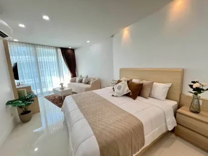 1 спальня, 1 ванная, кондо The Beachfront Rawai с видом на море