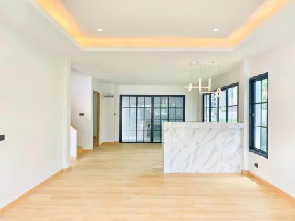 Полностью отремонтированная вилла с 4 спальнями в Supalai Hills Manik, Thalang