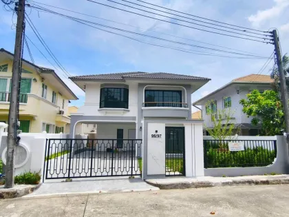 Полностью отремонтированная вилла с 4 спальнями в Supalai Hills Manik, Thalang