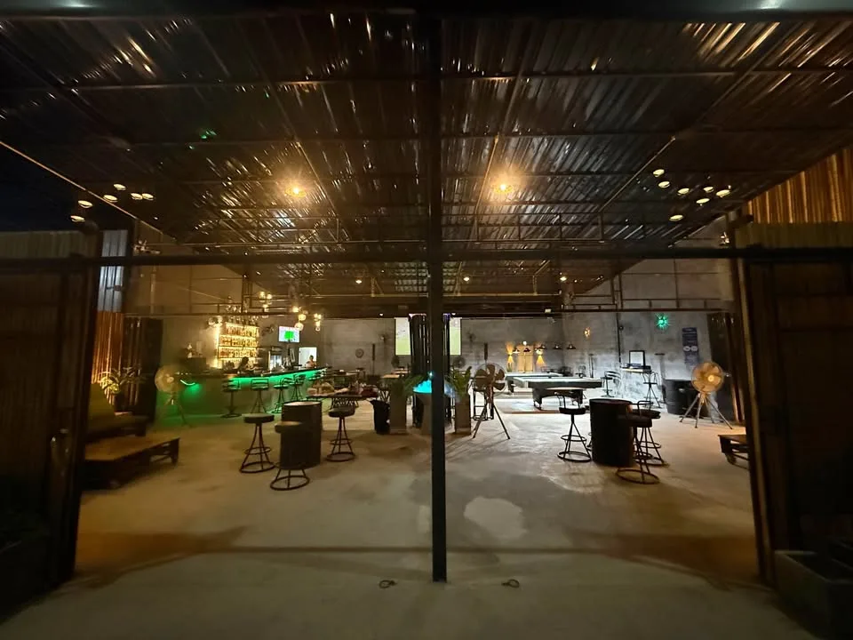 Bar Comercial con 1 Habitación y 2 Baños en Rawai, Phuket