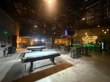 Bar Comercial con 1 Habitación y 2 Baños en Rawai, Phuket