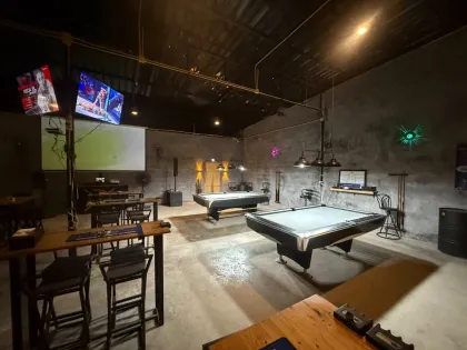 Bar Comercial con 1 Habitación y 2 Baños en Rawai, Phuket