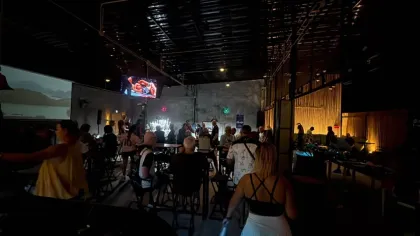 Bar Comercial con 1 Habitación y 2 Baños en Rawai, Phuket