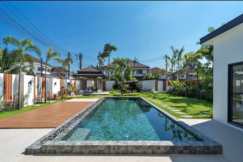 Villa con piscina de 4 habitaciones en Thalang, Phuket