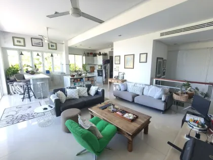 Seaview Pool Villa in Kamala with 3 Beds and 4 Baths