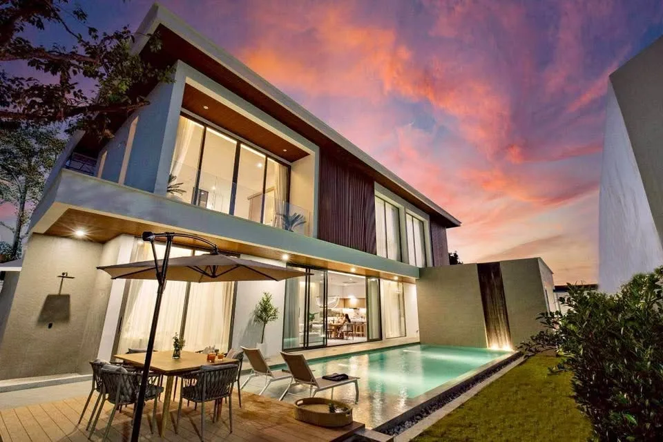 Amplia villa con piscina de 4 habitaciones en Rawai, Phuket
