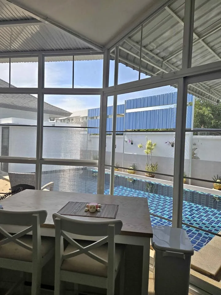 Poolvilla zum Verkauf in der Nähe des Rawai-Strands - 3 Schlafzimmer, 4 Badezimmer