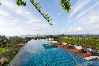Condominio 1 Habitación Cerca de Playa Surin con Piscina y Vista al Mar