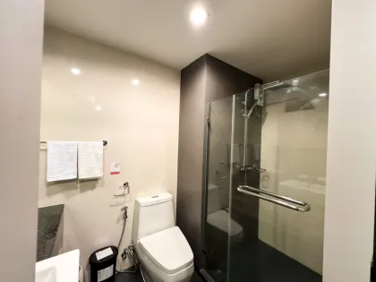 Condominio 1 Habitación Cerca de Playa Surin con Piscina y Vista al Mar