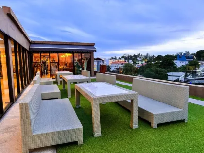Condominio 1 Habitación Cerca de Playa Surin con Piscina y Vista al Mar