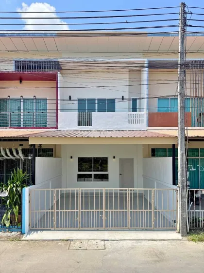 Maison mitoyenne 2 étages, 2 chambres, 3 salles de bain à Sombun Sap, Phuket