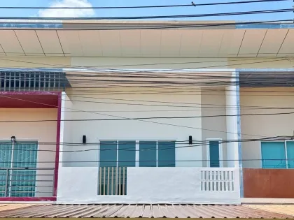 Maison mitoyenne 2 étages, 2 chambres, 3 salles de bain à Sombun Sap, Phuket