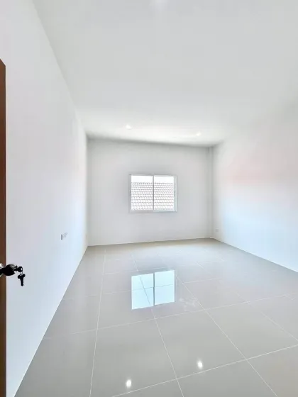 Maison mitoyenne 2 étages, 2 chambres, 3 salles de bain à Sombun Sap, Phuket