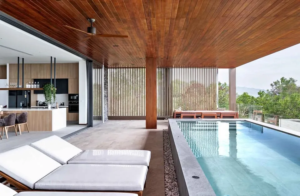 Villa de lujo con 4 habitaciones y vista al mar en Chalong, Phuket