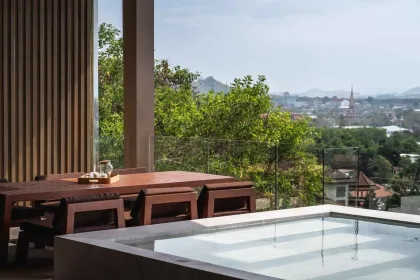 Luxusvilla mit 4 Schlafzimmern und Meerblick in Chalong, Phuket