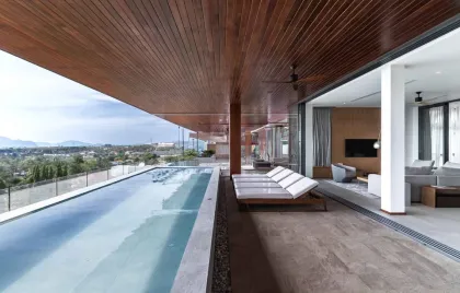 Luxusvilla mit 4 Schlafzimmern und Meerblick in Chalong, Phuket